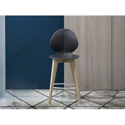 Basil Leather Stool with wood Legs By Calligaris Basil Leather Stool with wood Legs By Calligaris