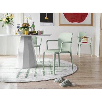 Bayo Outdoor Chair With Arms Bayo Outdoor Chair With Arms