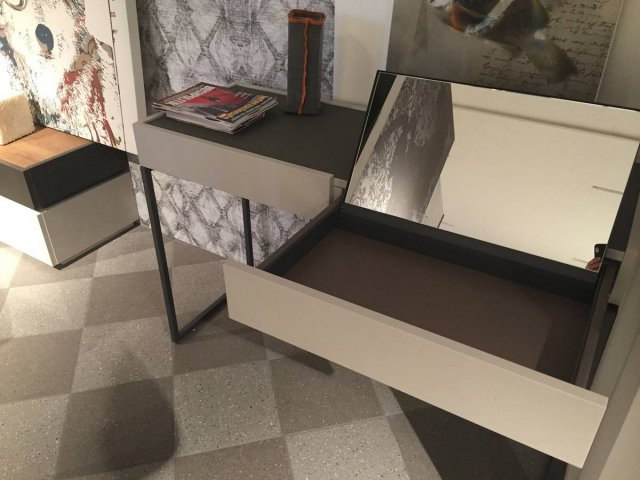 Floor on sale vanity table