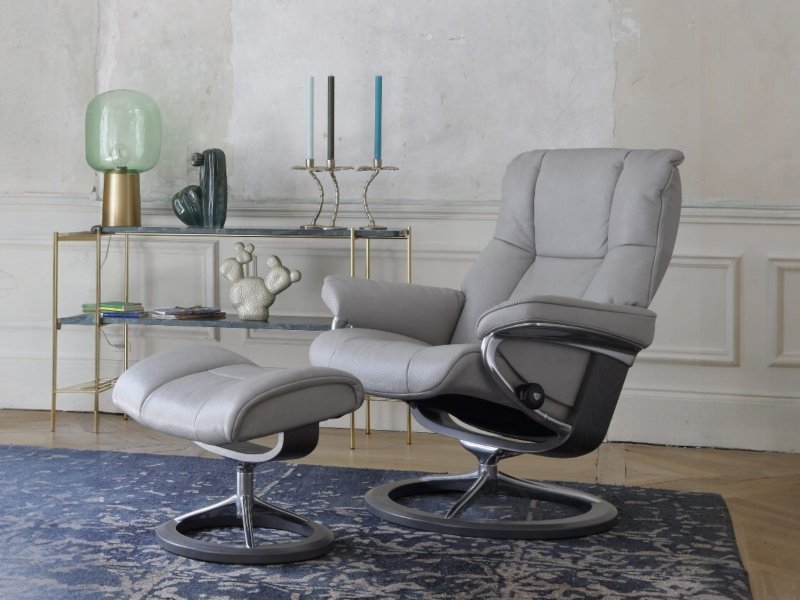 Stressless Stressless Quick Delivery Mayfair Medium Signature Base in Paloma Silver Grey With a Grey Wood Base